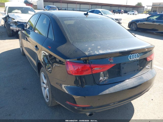 2015 AUDI A3 WAUBFGFF4F1009358 Photo 2