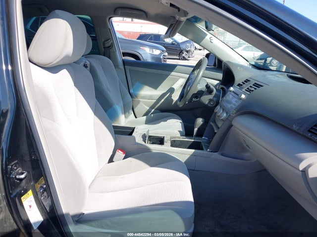 44542294 :رقم المزاد ، 4T1BF3EKXBU739631 vin ، 2011 Toyota Camry Le مزاد بيع