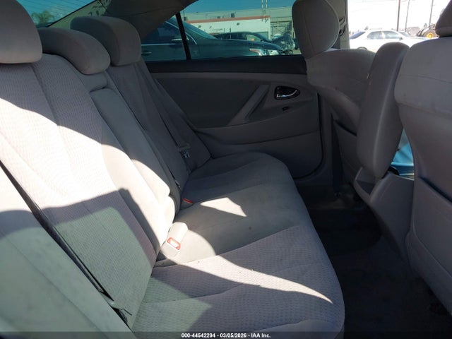 44542294 :رقم المزاد ، 4T1BF3EKXBU739631 vin ، 2011 Toyota Camry Le مزاد بيع
