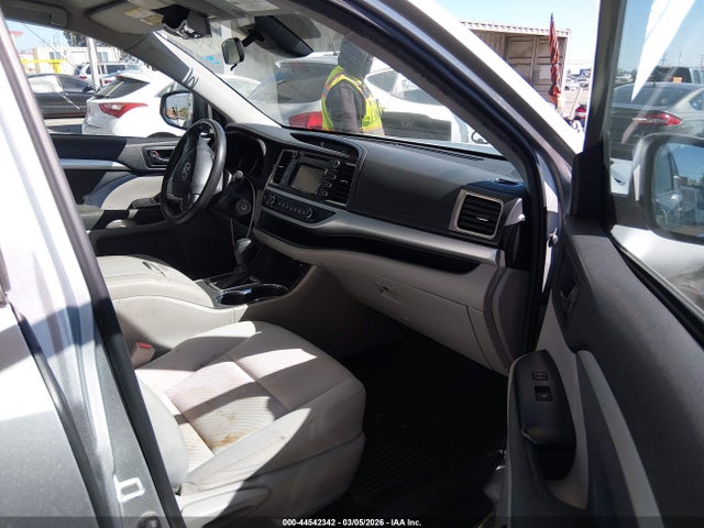 Toyota Highlander Le 2019 5TDZZRFH7KS351423 Image 5