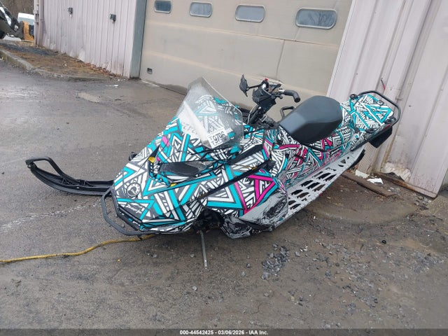 Ski-Doo Renagade 600 2023 YH2SUHPB5PR000471 Image 2