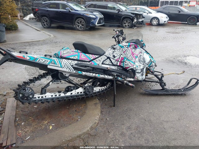 Ski-Doo Renagade 600 2023 YH2SUHPB5PR000471 Image 4