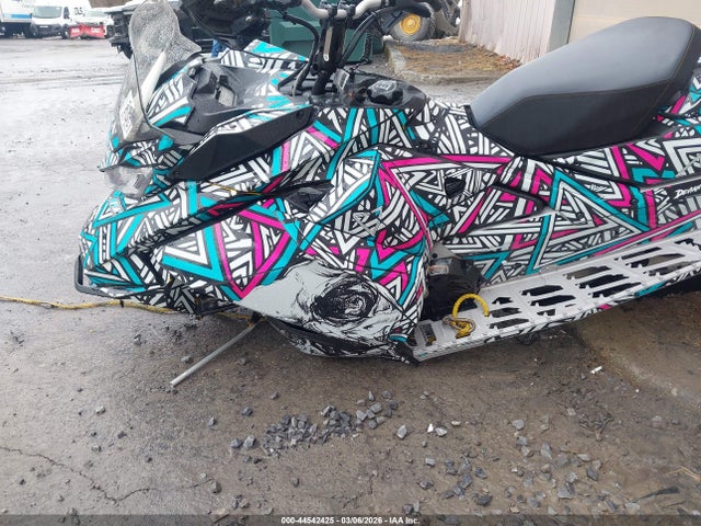 Ski-Doo Renagade 600 2023 YH2SUHPB5PR000471 Image 6