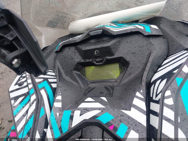 Ski-Doo Renagade 600 2023 YH2SUHPB5PR000471 Image 7