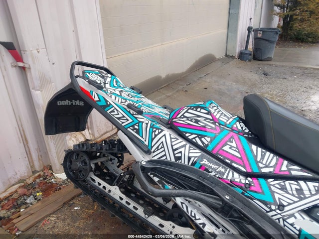 Ski-Doo Renagade 600 2023 YH2SUHPB5PR000471 Image 8