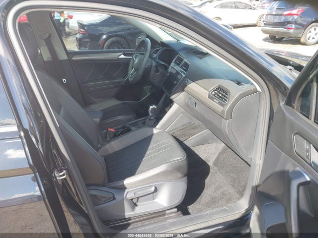 44542426 :رقم المزاد ، 3VV3B7AX1NM076862 vin ، 2022 Volkswagen Tiguan 2.0t Se مزاد بيع