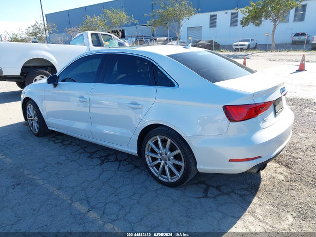 2015 AUDI A3 WAUACGFF4F1016783 Photo 2