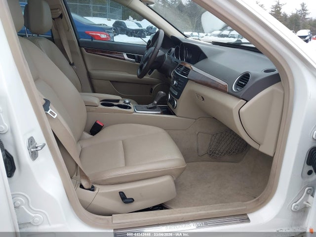 Продажа на аукционе авто 2013 Mercedes-benz C 300 Luxury 4matic, vin: WDDGF8ABXDG044652, номер лота: 44542446