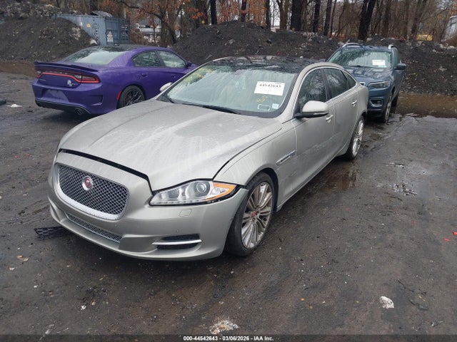 2016 JAGUAR XJ SAJWA1CE8GMW00581 Photo 1