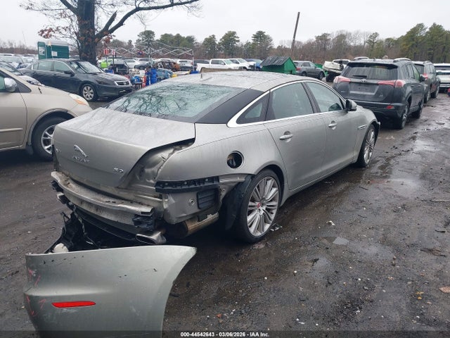 2016 JAGUAR XJ SAJWA1CE8GMW00581 Photo 3