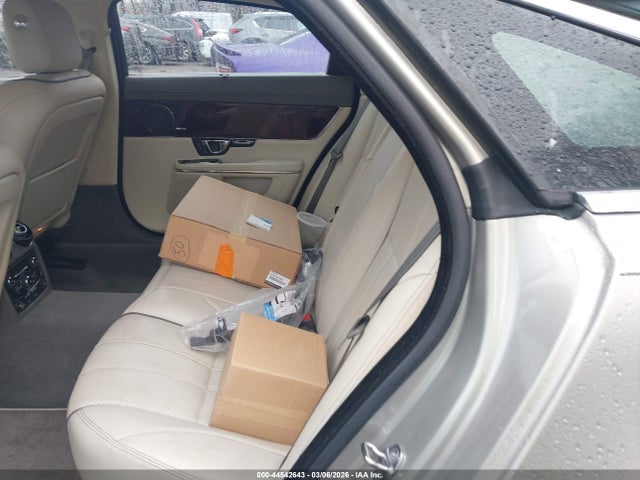2016 JAGUAR XJ SAJWA1CE8GMW00581 Photo 7