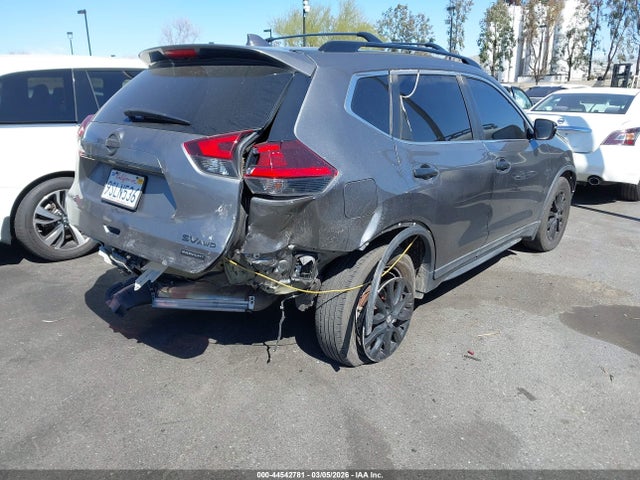 5N1AT2MV0JC814139 Nissan ROGUE SV