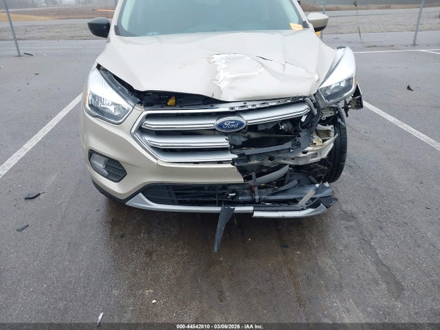 1FMCU0GD4HUC09901 Ford ESCAPE SE