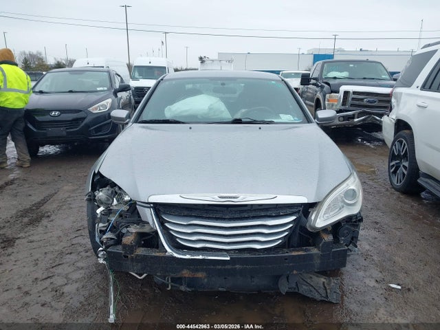 2013 Chrysler 200 Lx მანქანა იყიდება აუქციონზე, vin: 1C3CCBAB8DN734110, აუქციონის ნომერი: 44542963