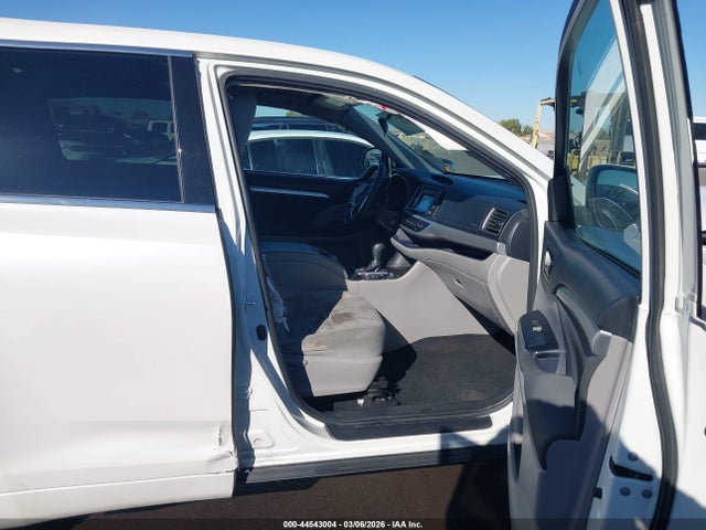 5TDZARFH1HS025021 Toyota Highlander Le