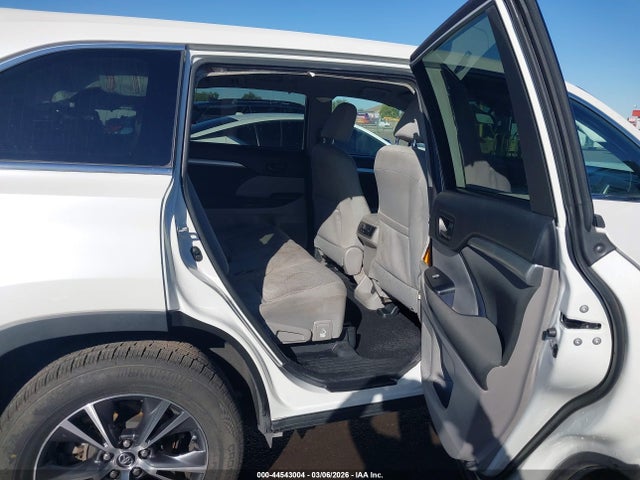 5TDZARFH1HS025021 Toyota Highlander Le