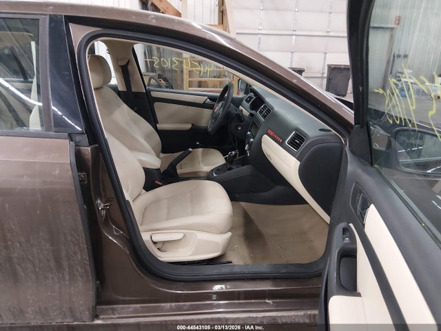 44543105 :رقم المزاد ، 3VWDX7AJ6BM021123 vin ، 2011 Volkswagen Jetta 2.5l Se مزاد بيع