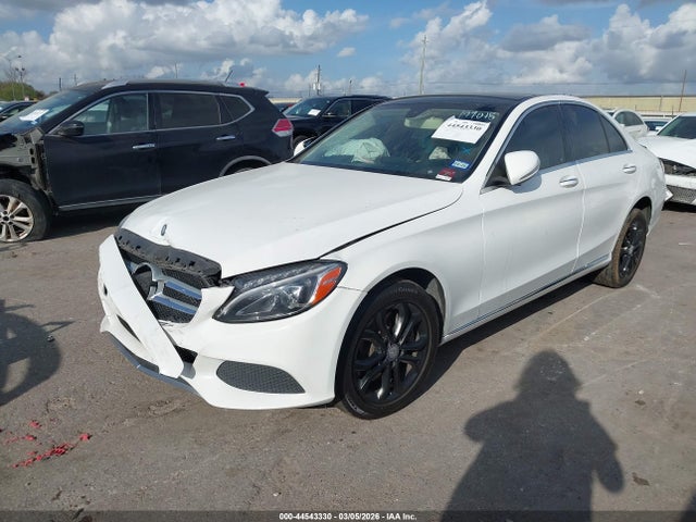 44543330 :رقم المزاد ، 55SWF4KBXFU025348 vin ، 2015 Mercedes-benz C 300 4matic مزاد بيع