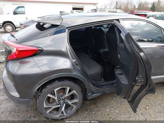 Toyota C-HR XLE 2018 NMTKHMBX6JR024772 Image 8