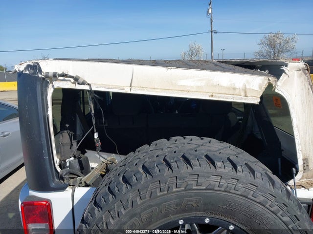 1C4BJWDG7FL634980 Jeep Wrangler Unlimited Sport