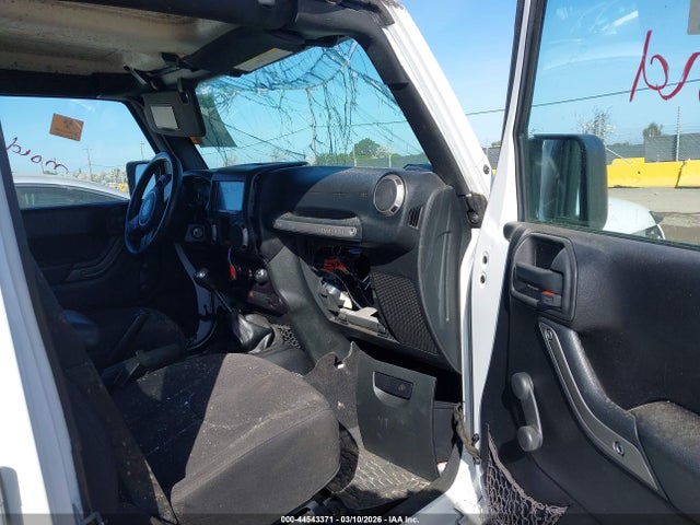 1C4BJWDG7FL634980 Jeep Wrangler Unlimited Sport