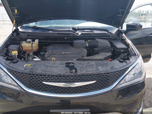 2017 Chrysler Pacifica Touring Plus მანქანა იყიდება აუქციონზე, vin: 2C4RC1BG5HR816735, აუქციონის ნომერი: 44543442