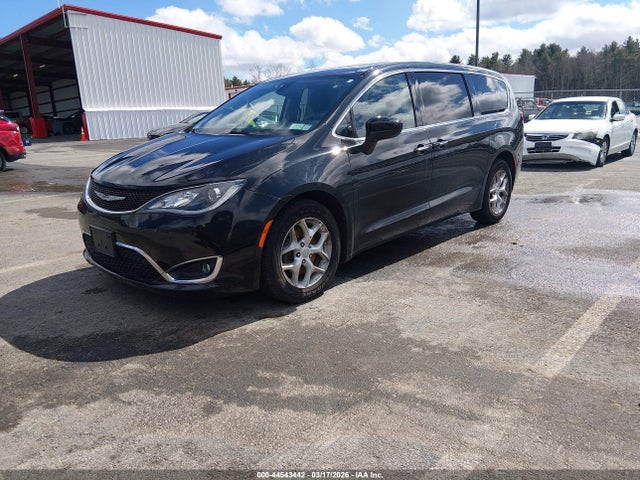 2017 Chrysler Pacifica Touring Plus მანქანა იყიდება აუქციონზე, vin: 2C4RC1BG5HR816735, აუქციონის ნომერი: 44543442