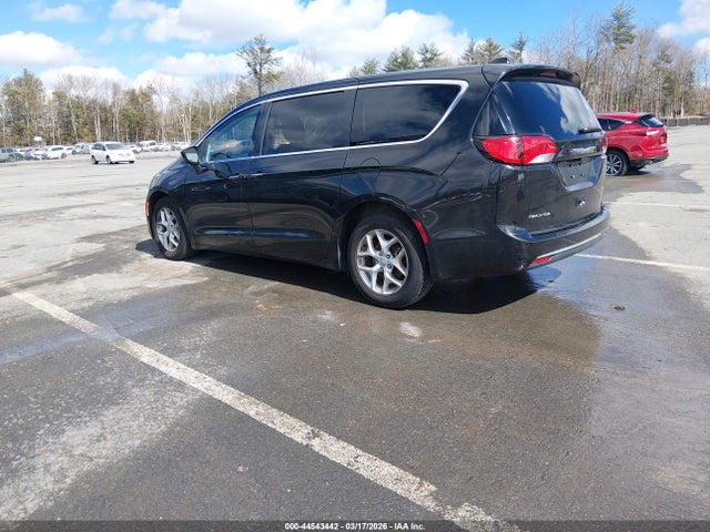 2017 Chrysler Pacifica Touring Plus მანქანა იყიდება აუქციონზე, vin: 2C4RC1BG5HR816735, აუქციონის ნომერი: 44543442
