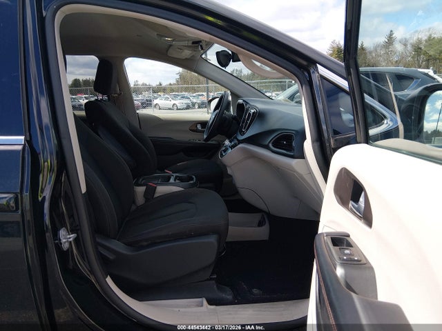 2017 Chrysler Pacifica Touring Plus მანქანა იყიდება აუქციონზე, vin: 2C4RC1BG5HR816735, აუქციონის ნომერი: 44543442
