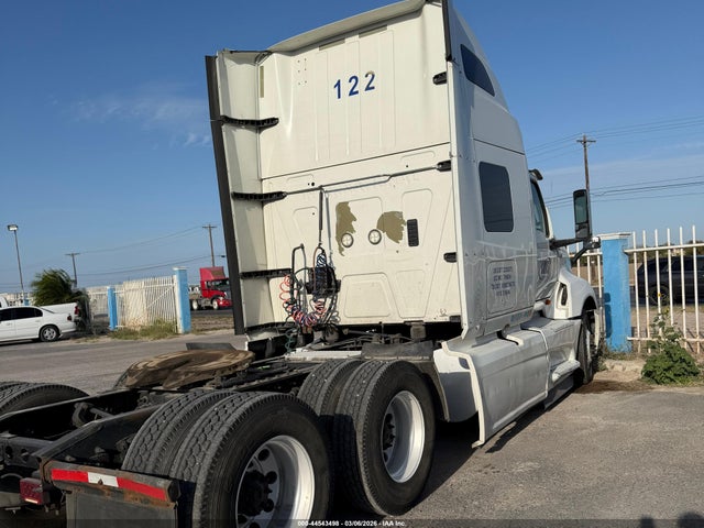 3HSDZAPR9JN422026 International Lt