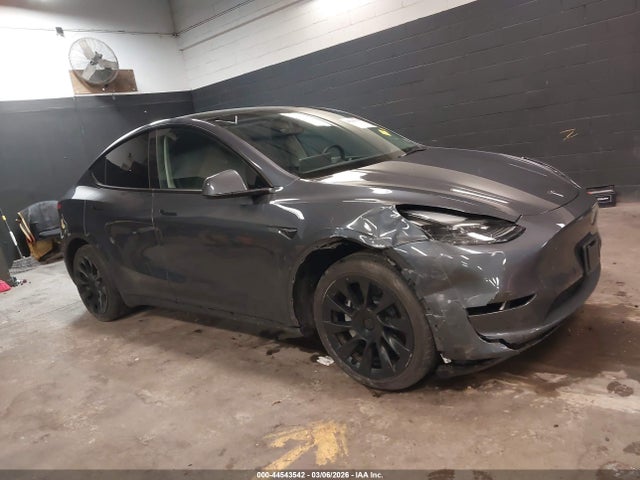 2023 TESLA MODEL Y 7SAYGDEE2PF692741 Photo 0
