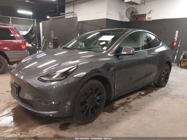 2023 TESLA MODEL Y 7SAYGDEE2PF692741 Photo 1