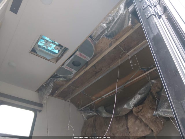 54CTV1Y29M6060968 Winnebago Voyage 3033bh