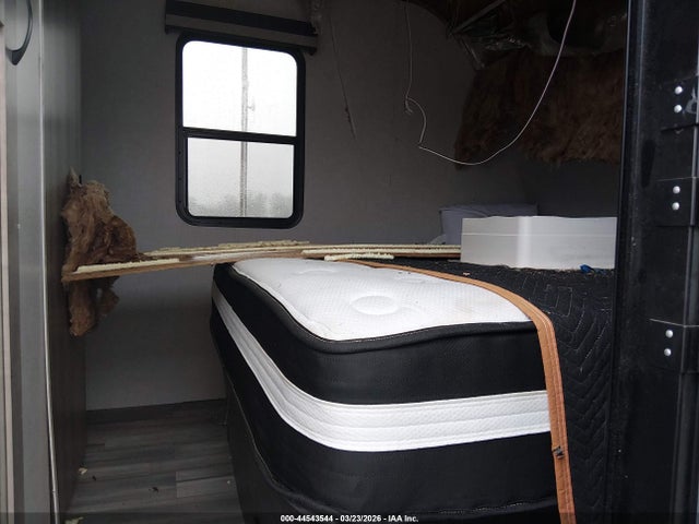 54CTV1Y29M6060968 Winnebago Voyage 3033bh