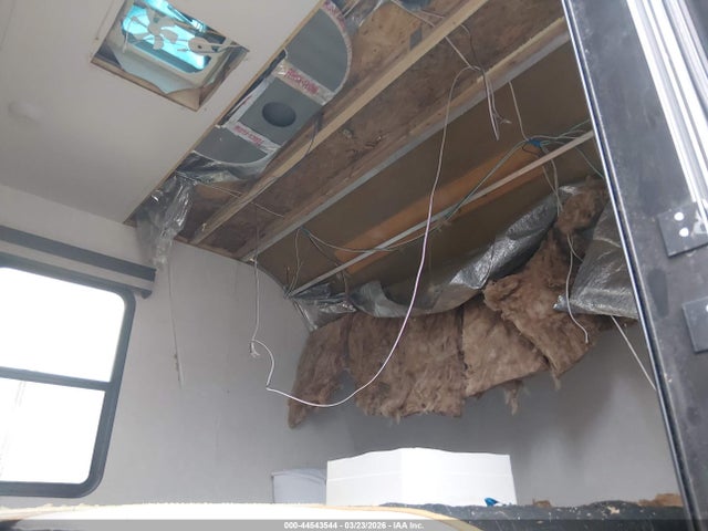 54CTV1Y29M6060968 Winnebago Voyage 3033bh