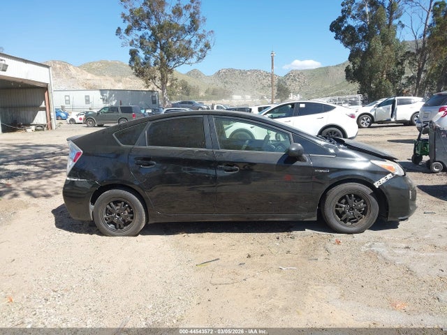 Toyota Prius Three 2014 JTDKN3DU0E0375774 Image 13