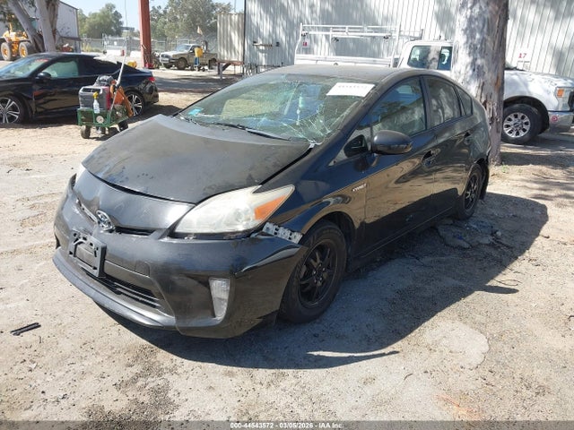 Toyota Prius Three 2014 JTDKN3DU0E0375774 Image 2