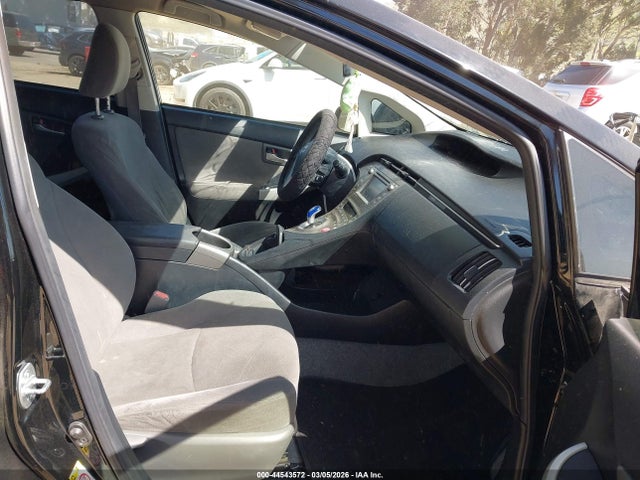 Toyota Prius Three 2014 JTDKN3DU0E0375774 Image 5