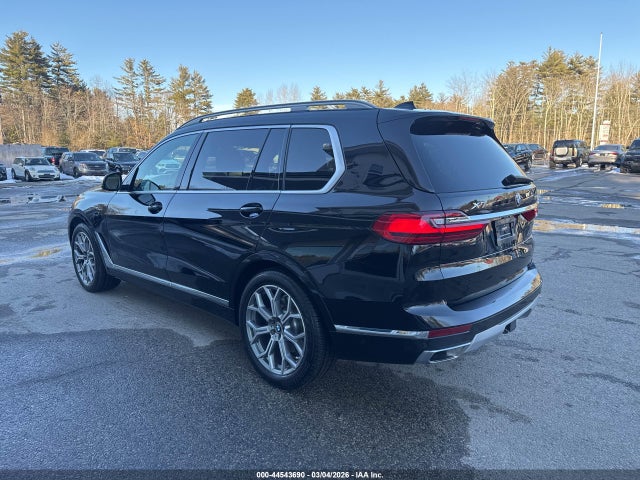 2021 BMW X7 5UXCW2C06M9E81989 Photo 2