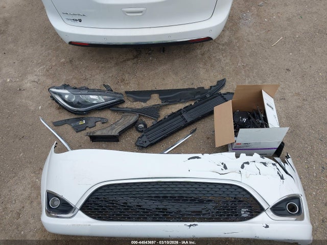Продажа на аукционе авто 2018 Chrysler Pacifica Touring L, vin: 2C4RC1BG0JR149434, номер лота: 44543697