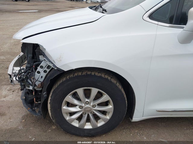 Продажа на аукционе авто 2018 Chrysler Pacifica Touring L, vin: 2C4RC1BG0JR149434, номер лота: 44543697