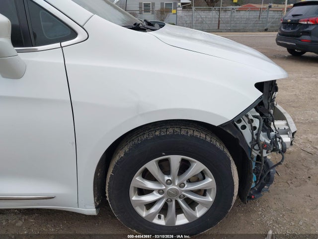 Продажа на аукционе авто 2018 Chrysler Pacifica Touring L, vin: 2C4RC1BG0JR149434, номер лота: 44543697