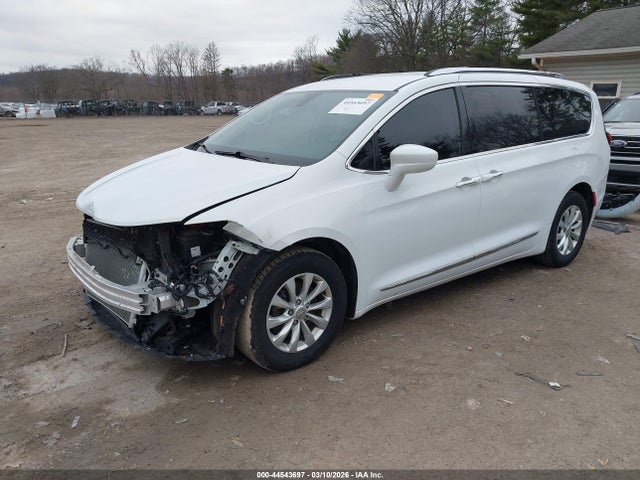 Продажа на аукционе авто 2018 Chrysler Pacifica Touring L, vin: 2C4RC1BG0JR149434, номер лота: 44543697