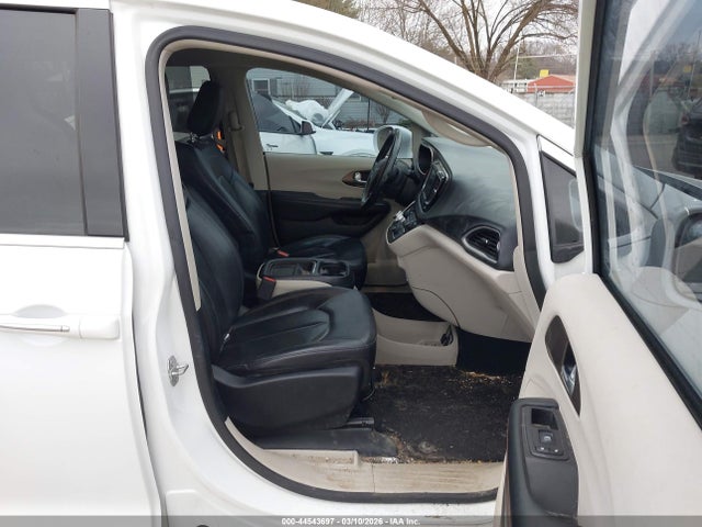 Продажа на аукционе авто 2018 Chrysler Pacifica Touring L, vin: 2C4RC1BG0JR149434, номер лота: 44543697