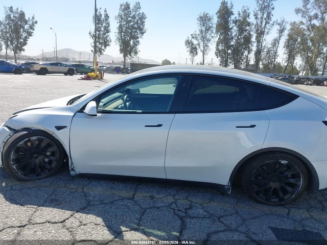 44543701 :رقم المزاد ، 7SAYGDEE7RA215190 vin ، 2024 Tesla Model Y Long Range Dual Motor All-wheel Drive مزاد بيع