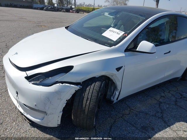 44543701 :رقم المزاد ، 7SAYGDEE7RA215190 vin ، 2024 Tesla Model Y Long Range Dual Motor All-wheel Drive مزاد بيع