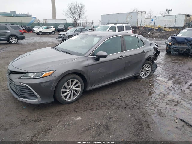 Toyota CAMRY LE 2022 4T1C11AK6NU626700 Image 2