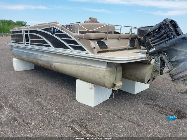 ETWF3617K718 Bennington Marine 25 R Series