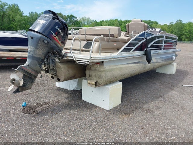 ETWF3617K718 Bennington Marine 25 R Series