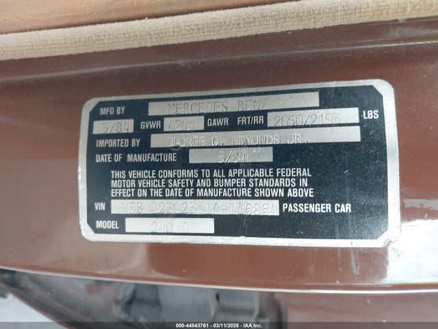 44543761 :رقم المزاد ، WDB1231231A136864 vin ، 1984 Mercedes-bez 240d مزاد بيع
